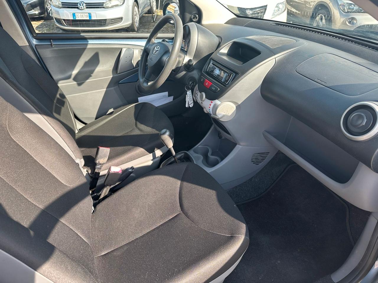 Toyota Aygo 1.0 12V VVT-i 5 porte Sol