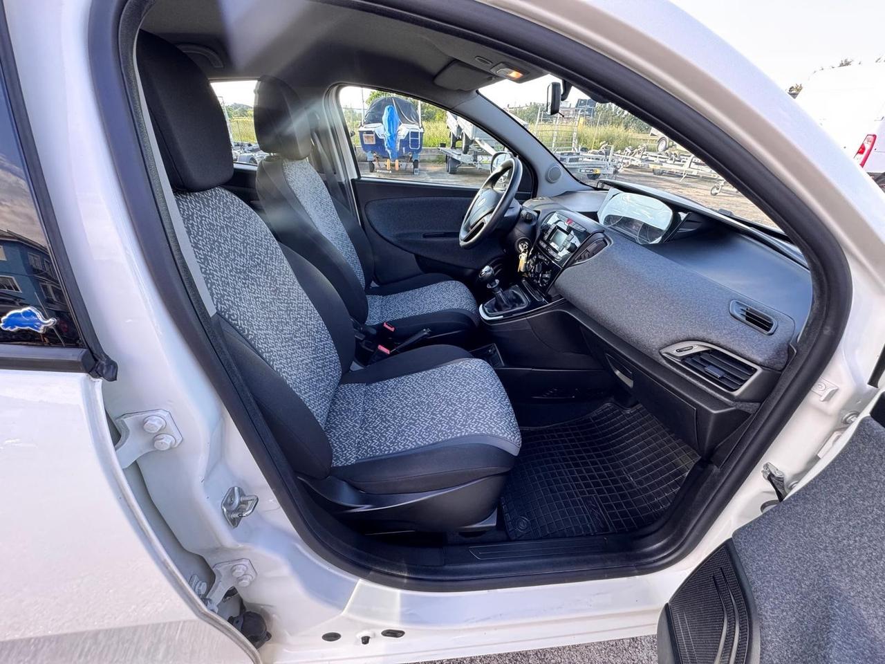 Lancia Ypsilon 0.9 TwinAir 5 porte Metano Ecochic Elefantino Blu
