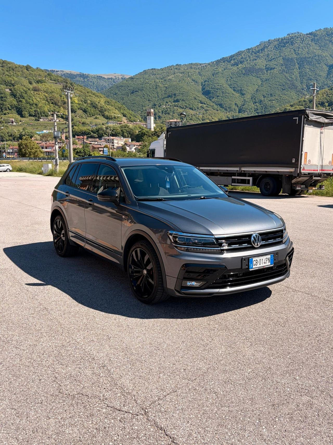 Volkswagen Tiguan 2.0 TDI R-line 4Motion - 150.000 KM -