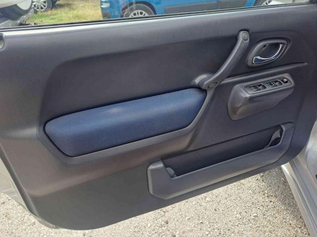 SUZUKI Jimny 1.3i 16V cat 4WD JLX Special