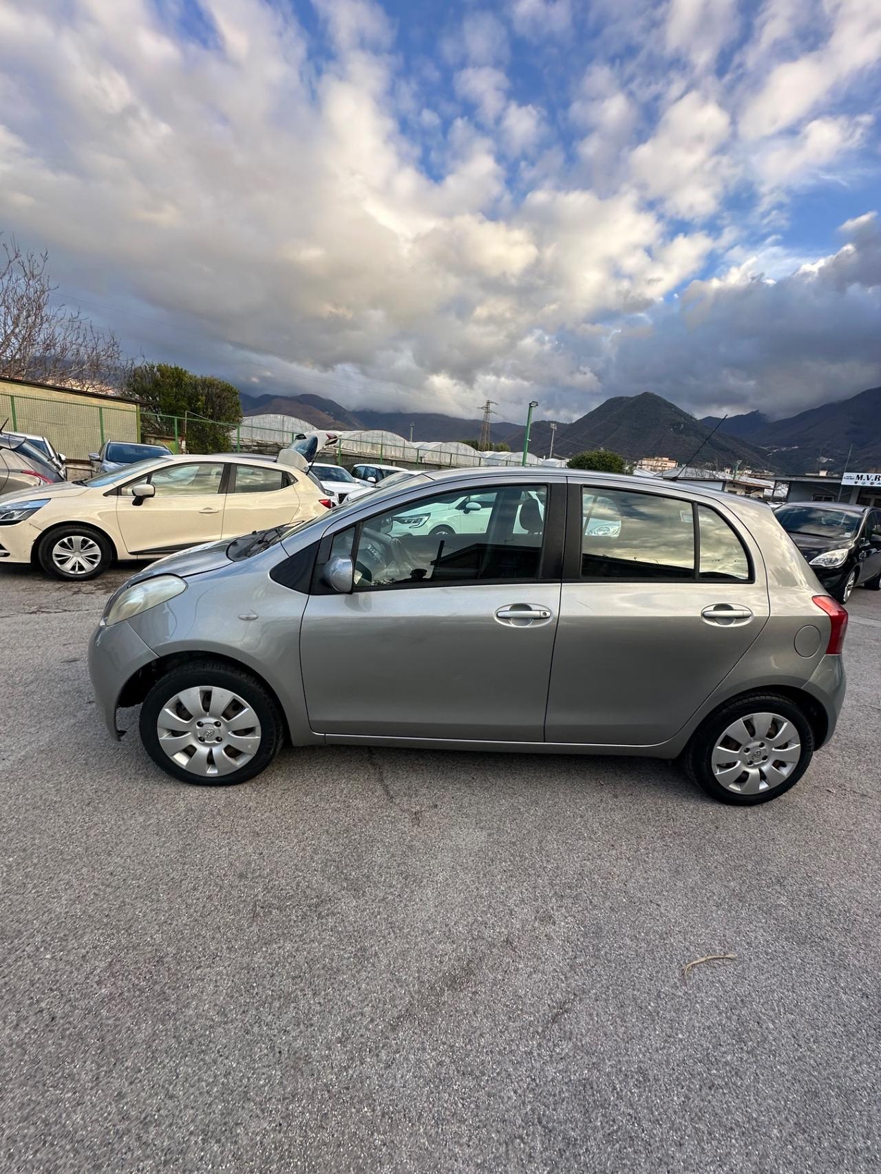 Toyota Yaris 1.0 5 porte