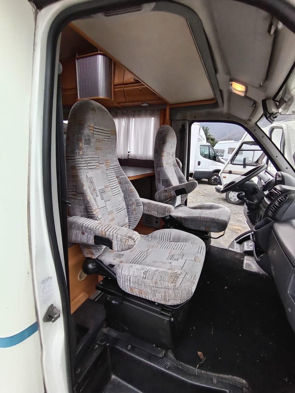 MANSARDATO adria CORAL del 2005 in saldo 733