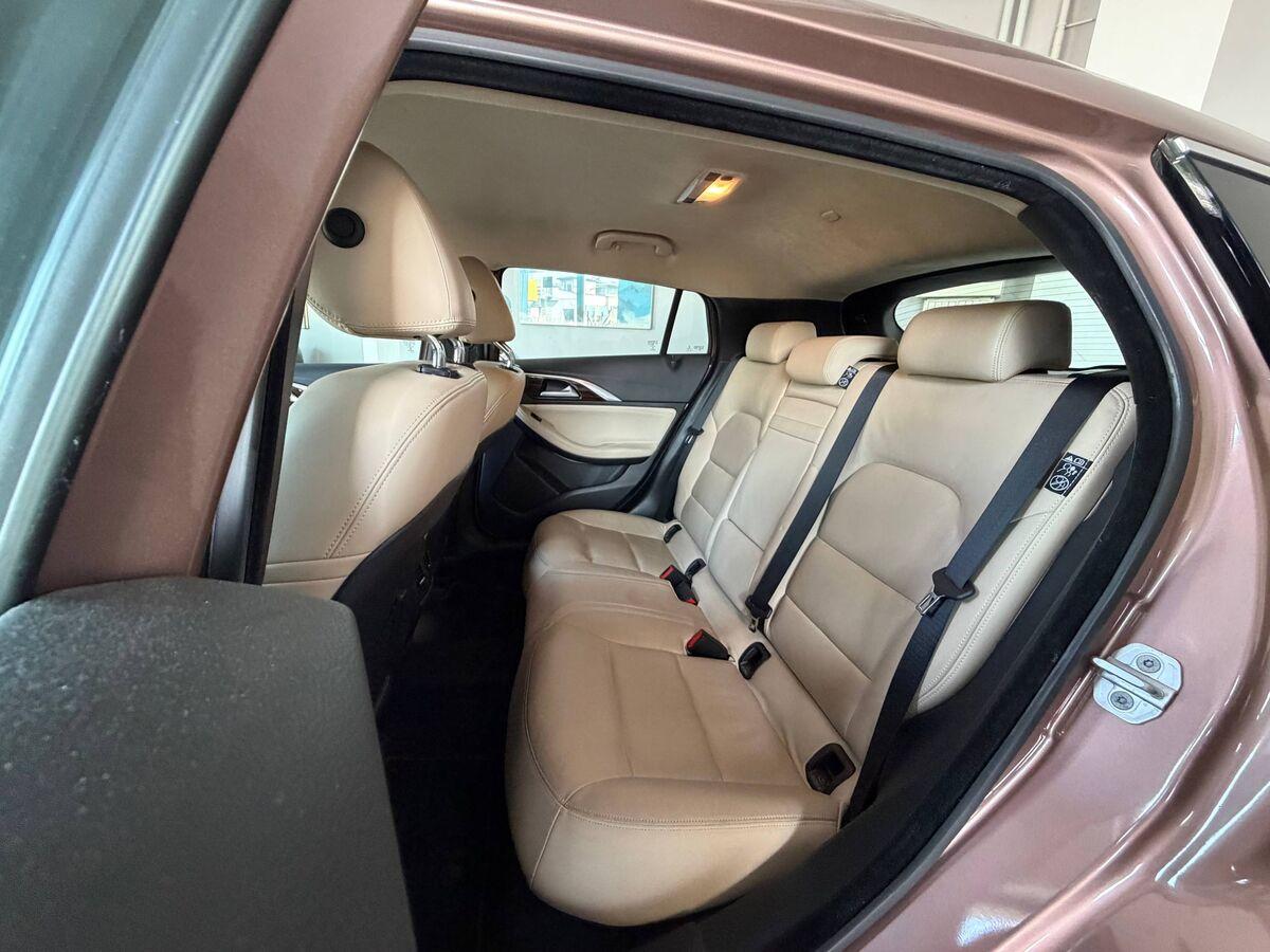 Infiniti Q30 2.2d Premium Tech Gallery White awd 170cv dct