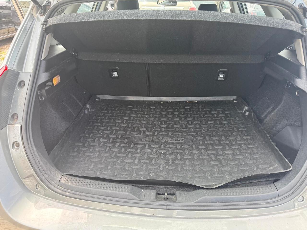 Toyota Auris 1.8 Hybrid Business