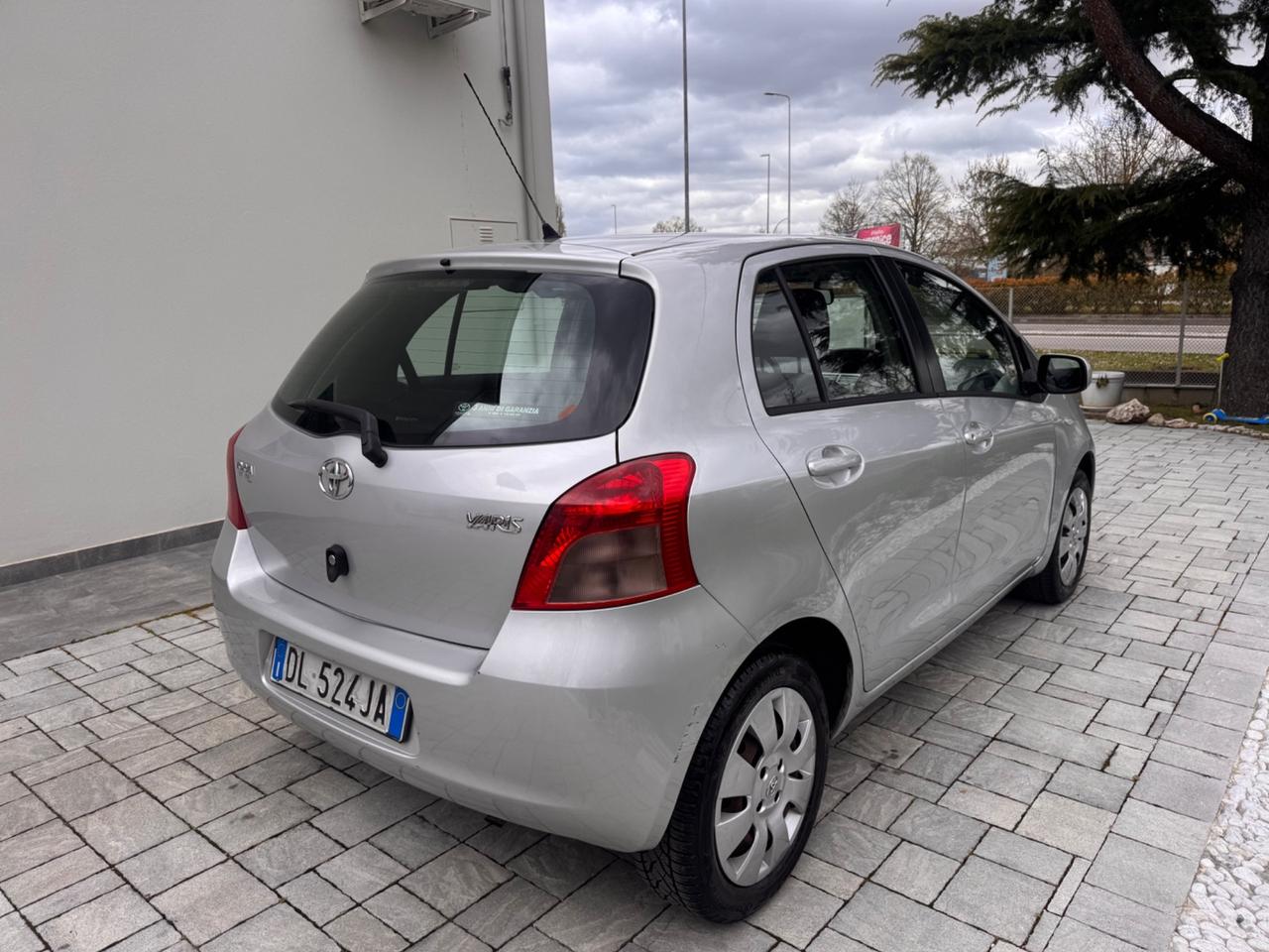 Toyota Yaris 1.0 5 porte Sol OK NEOPATENTATI