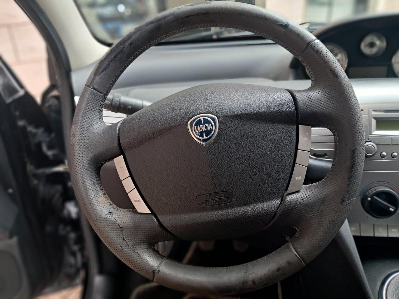 Lancia Ypsilon 1.3 MJT 75 CV MomoDesign-Euro4690