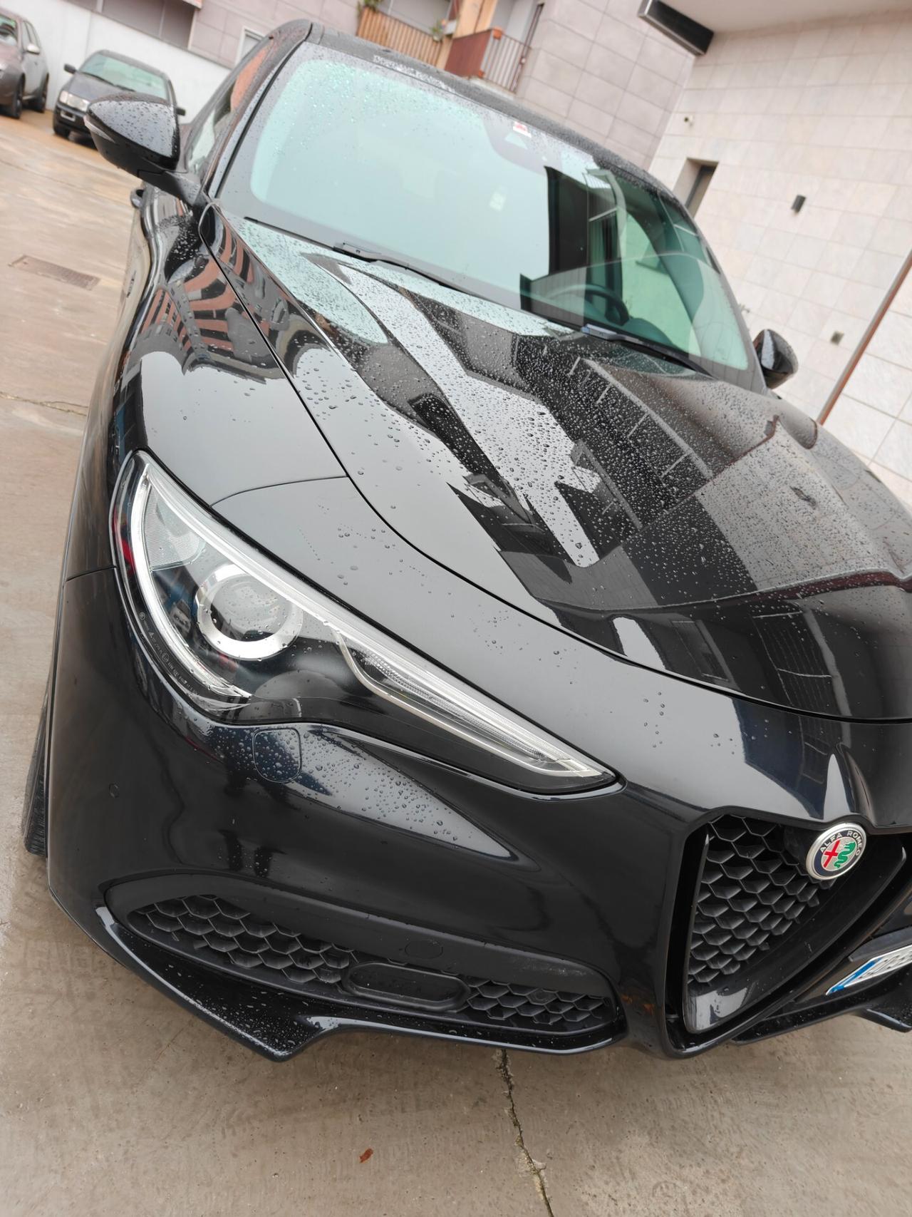 Alfa Romeo Stelvio Q4 Veloce total black
