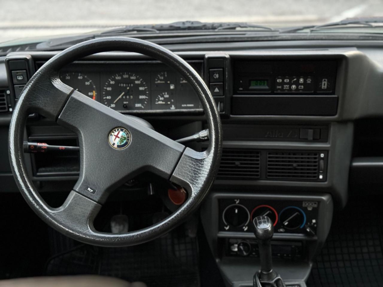 Alfa Romeo 75 1.6