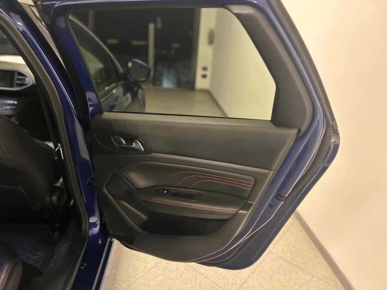 Peugeot 308 GT 2.0 Blue HDI 180 #8731