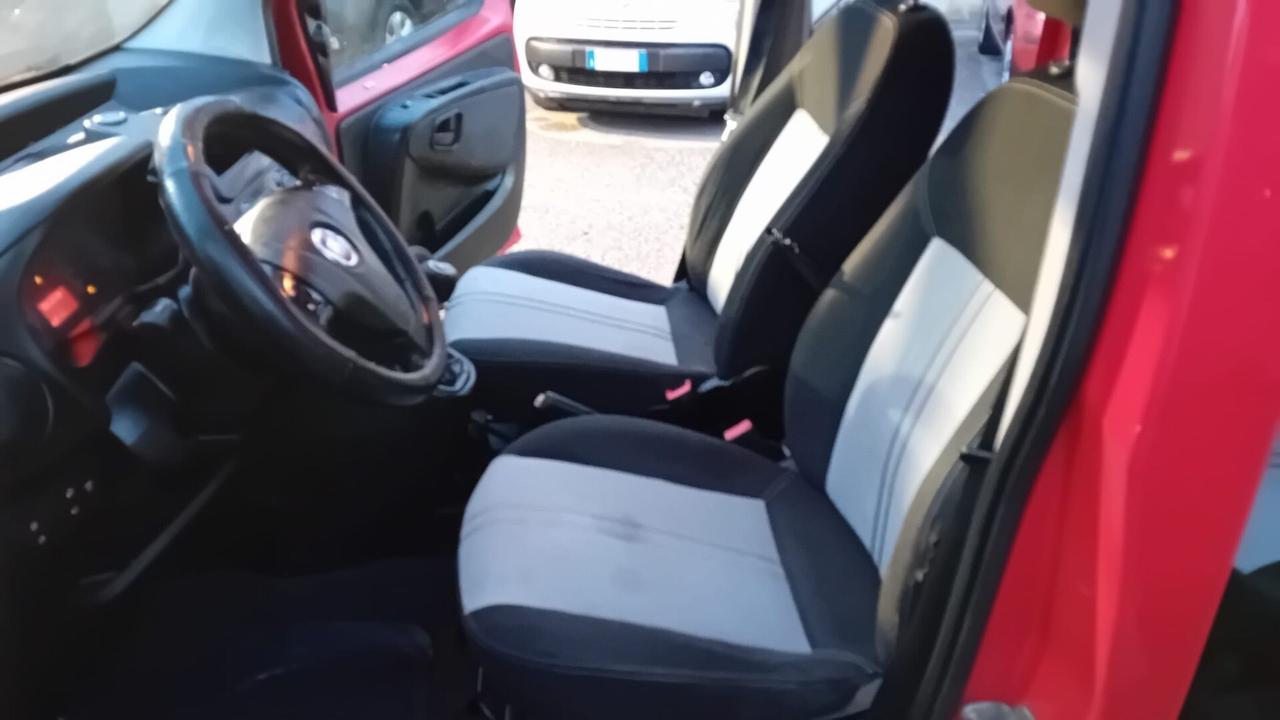 Fiat qubo 5P-1.4 metano emoticon-12/2010