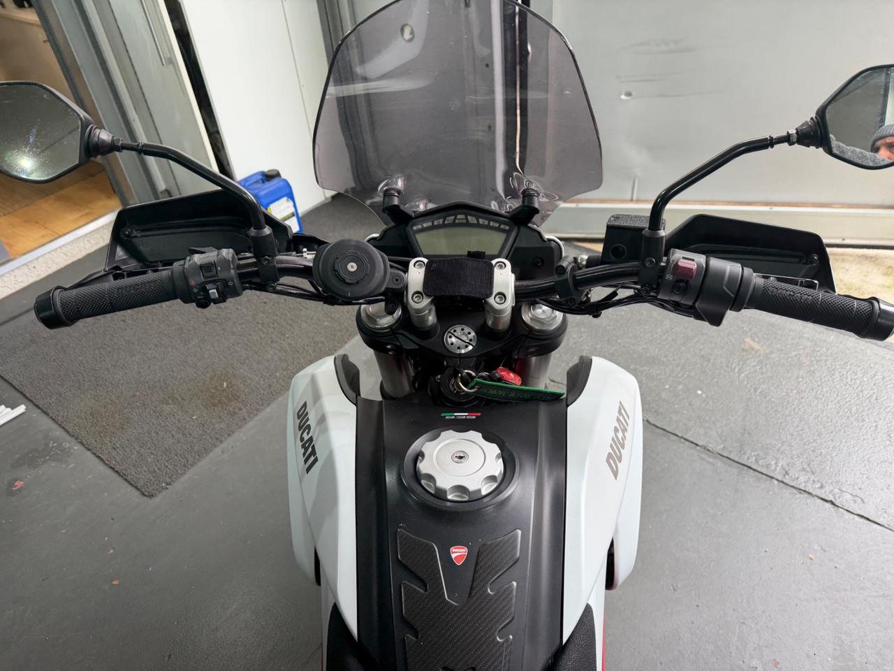 DUCATI HYPERSTRADA/HYPERMOTARD 939 WHITE SILK