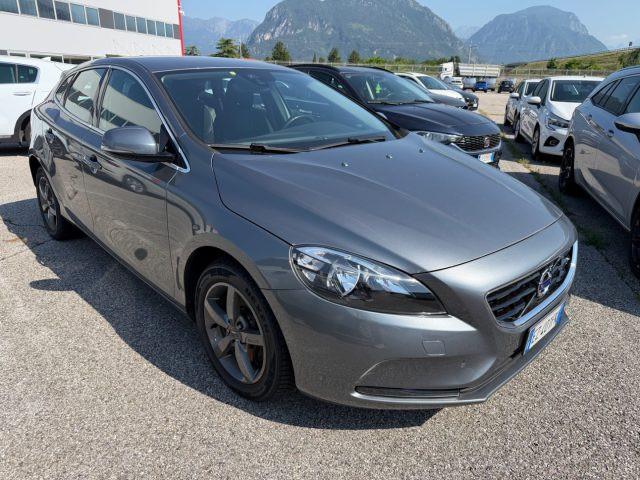 VOLVO V40 D3 Momentum