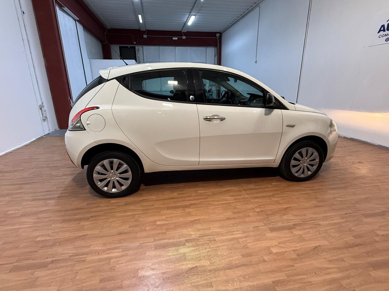 Lancia Ypsilon 0.9 TwinAir 85 CV 5 porte Metano Ecochic Gold