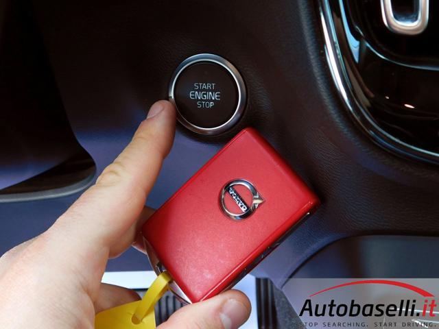 VOLVO XC40 2.0T4 190CV GEARTRONIC MOMENTUM AUTOMATICA