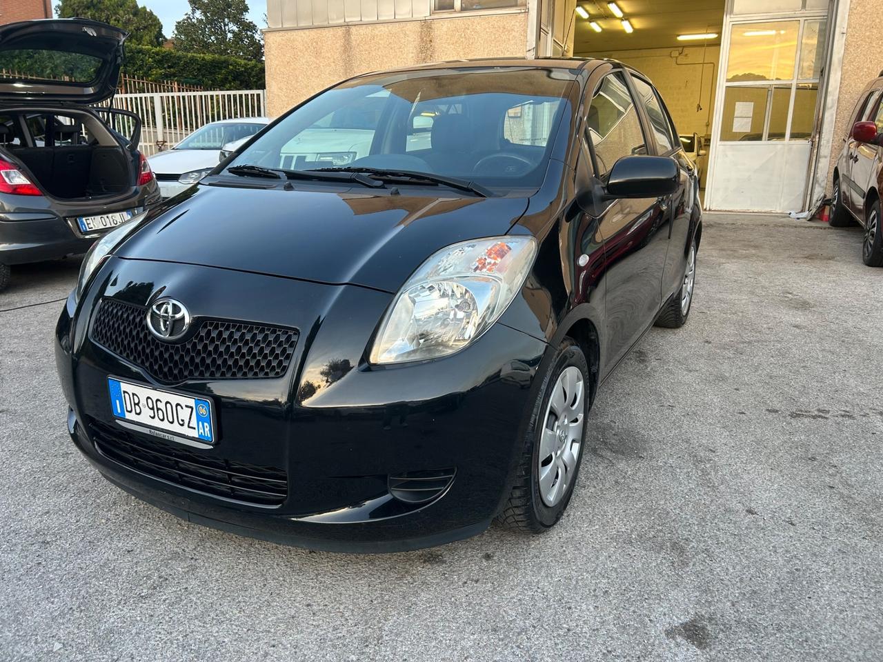 Toyota Yaris 1.0 5 porte Sol