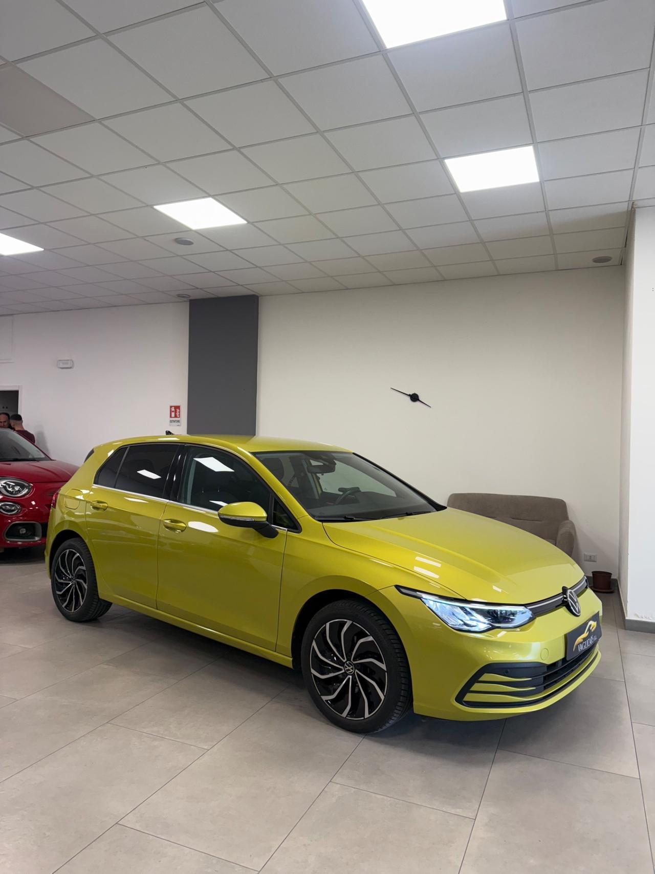 Volkswagen Golf 1.5 eTSI 130 CV EVO ACT DSG R-Line