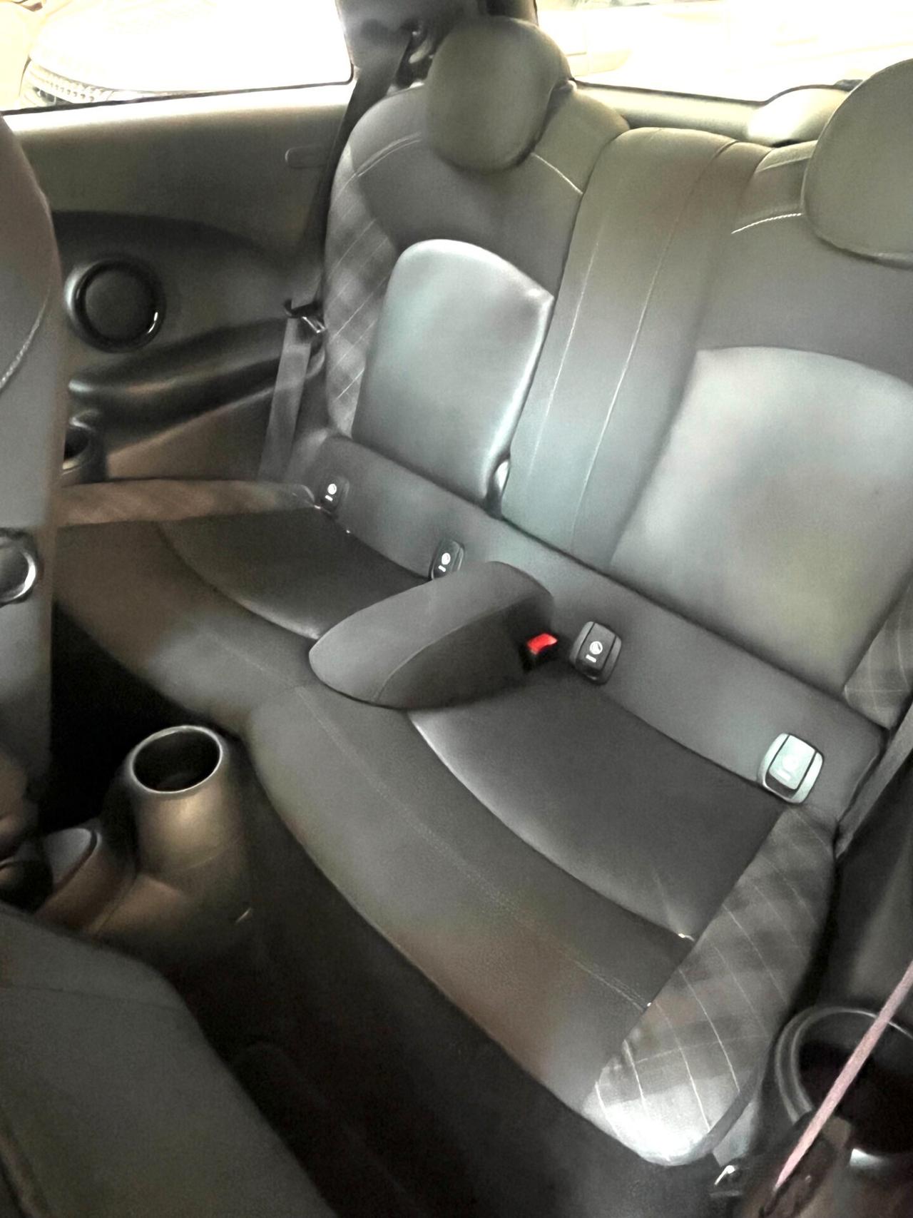 MINI JOHN COOPER WORKS 2.0 231CV Cambio automatico Navigatore Cerchi GARANZIA 12 MESI