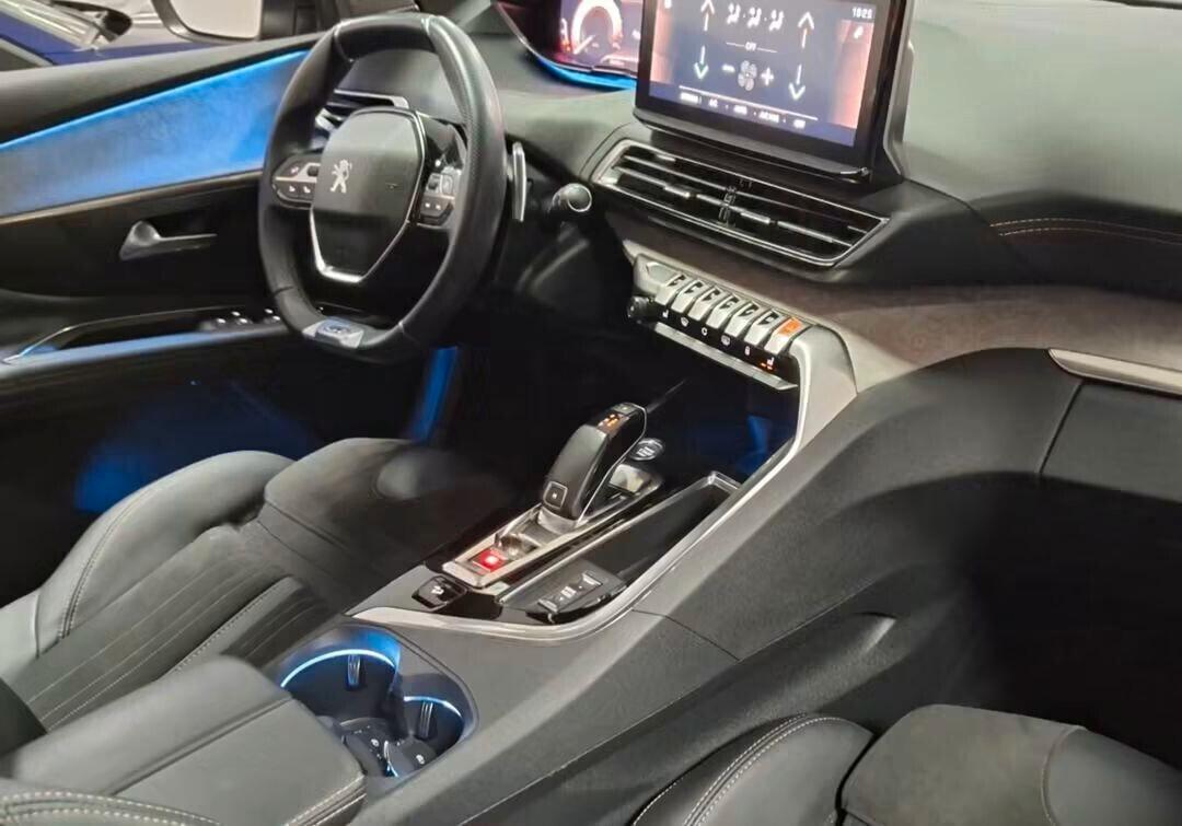 Peugeot 3008 130cv EAT8 GT Pack tetto panoramico