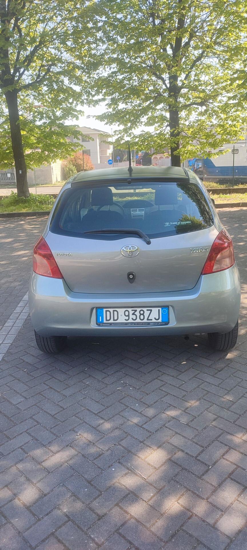 Toyota Yaris 1.0 5 porte
