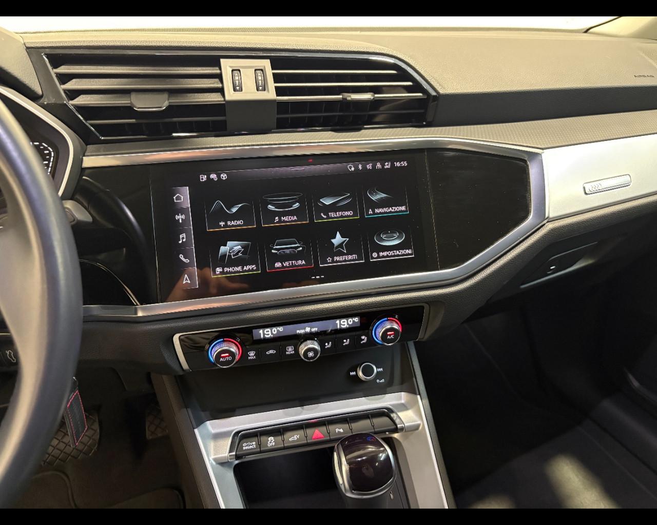 AUDI Q3 45 TFSIe S-TRONIC S-LINE EDITION