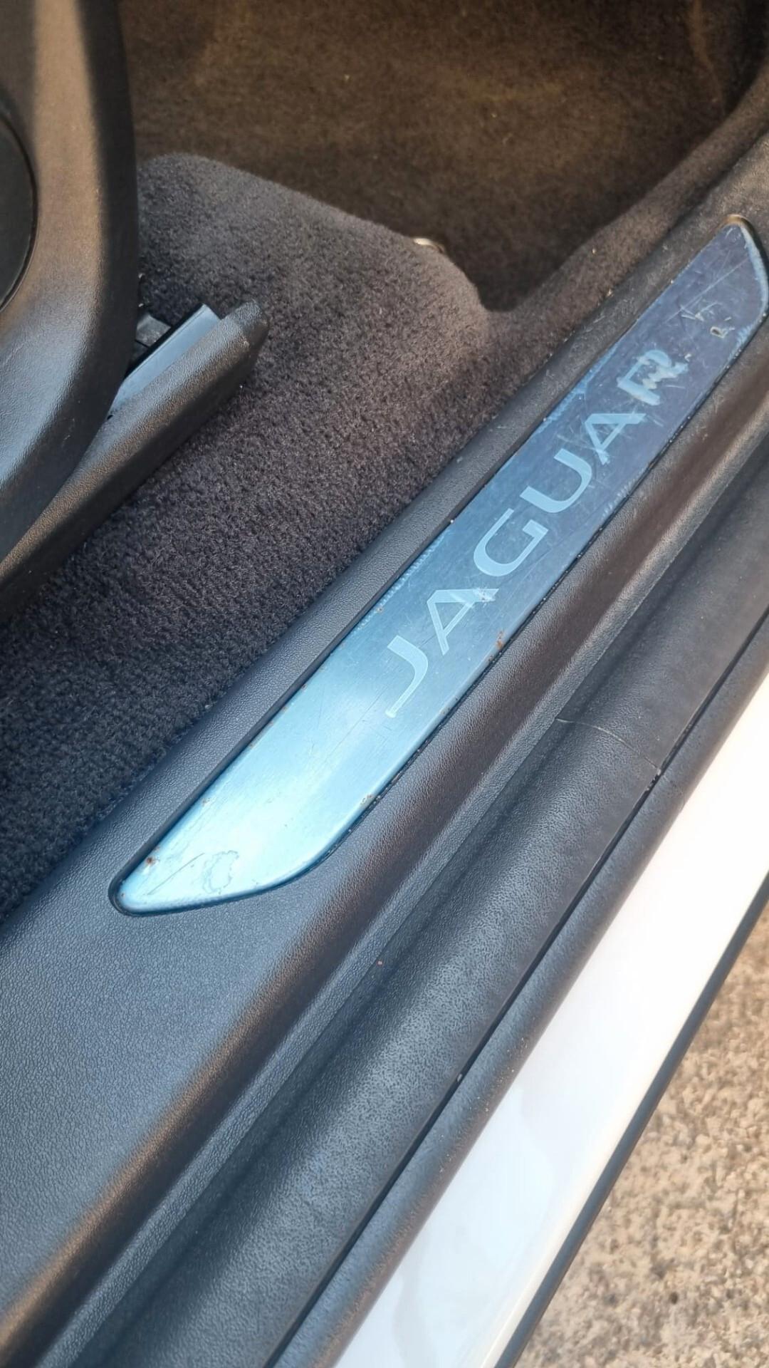 Jaguar E-Pace 2.0D 150 CV R-Dynamic SE