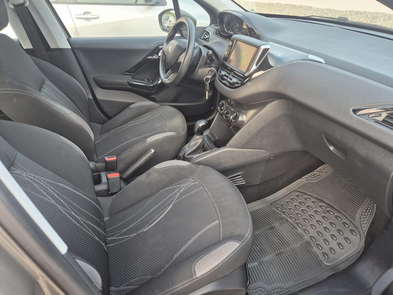 Peugeot 208 1.2 benzina 82 CV 5 porte