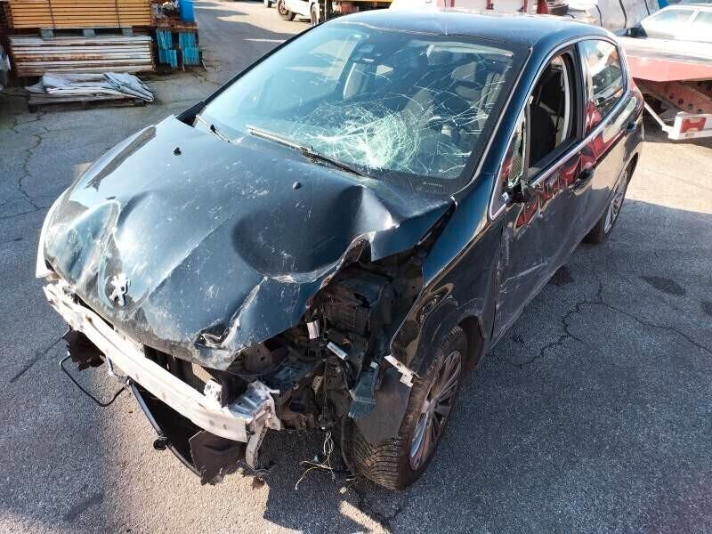 Peugeot 208 PureTech 82 5 porte Allure