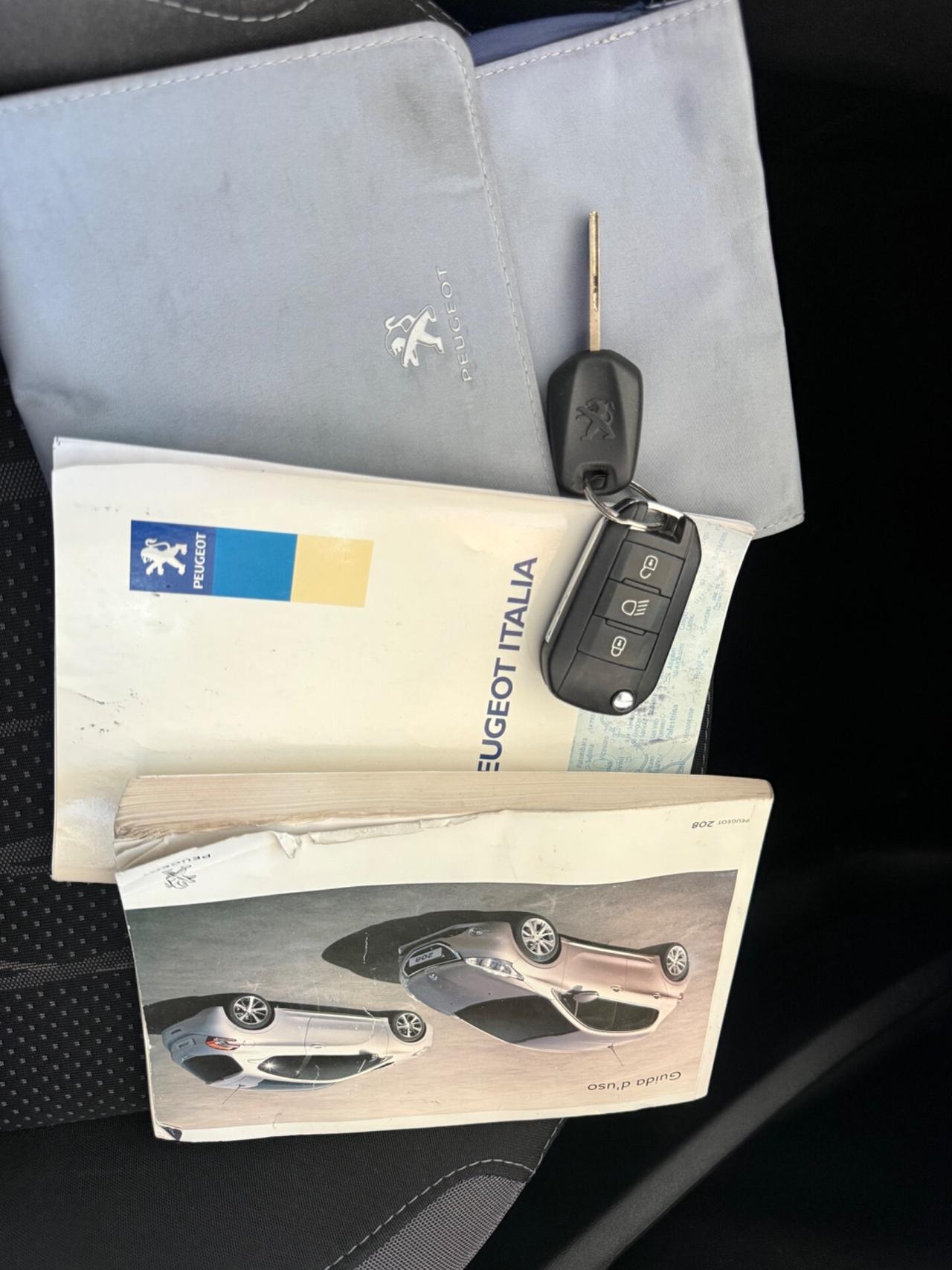 Peugeot 208 1.2 benzina 70 milaKM Neopatentati