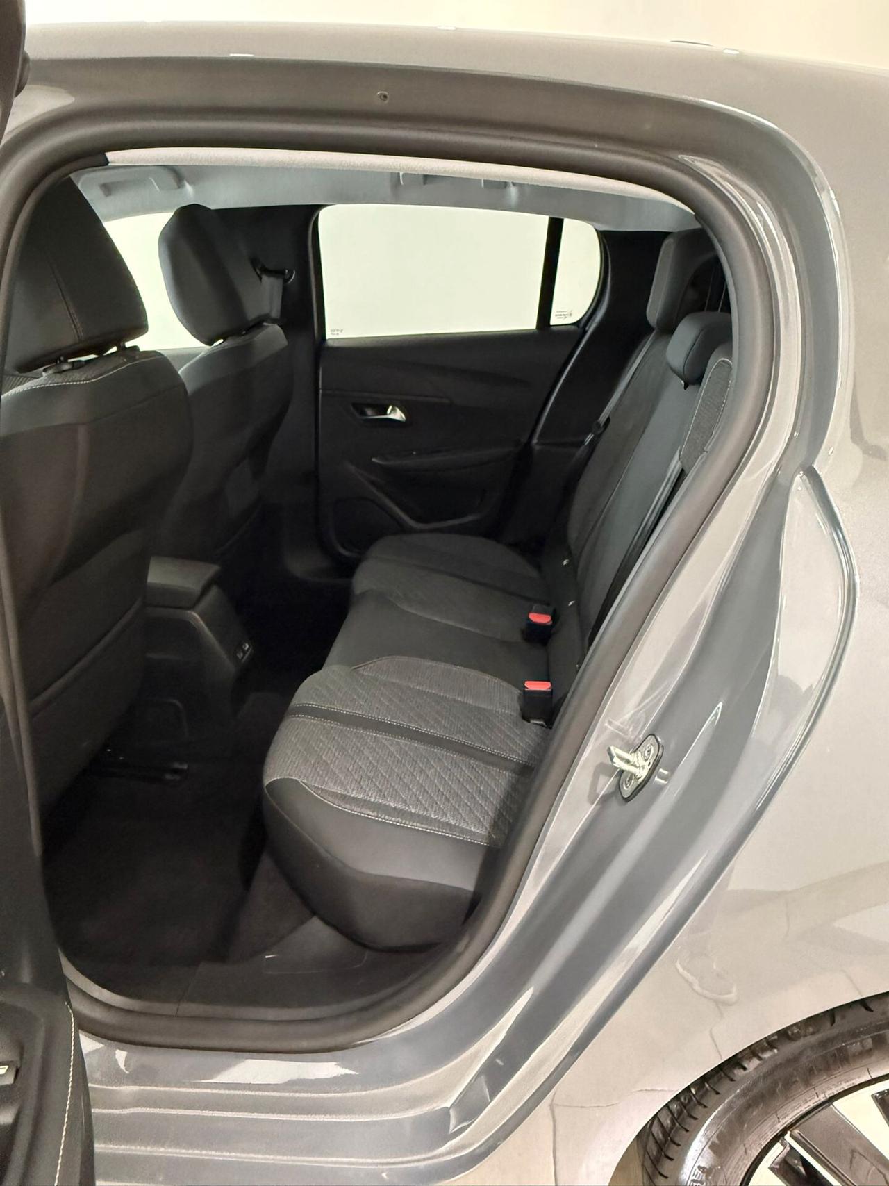 Peugeot 208 ALLURE PACK 2025 20.000 KM