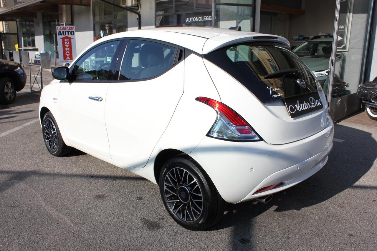 Lancia Ypsilon 1.0 FireFly 5 porte S&S Hybrid Ecochic Gold