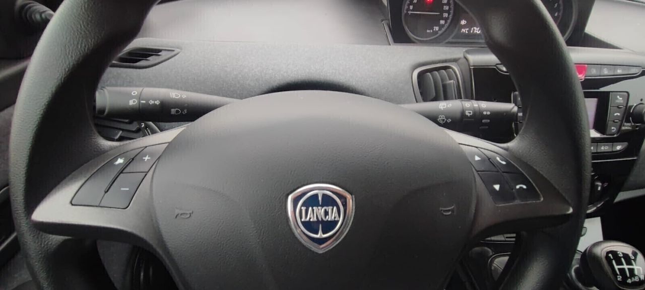Lancia Ypsilon 2021 photo 2