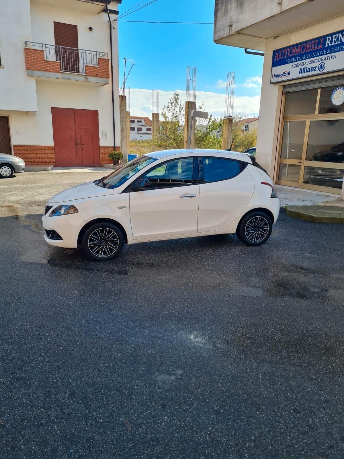 Lancia Ypsilon 1.0 FireFly 5 porte S&S Hybrid Gold Plus