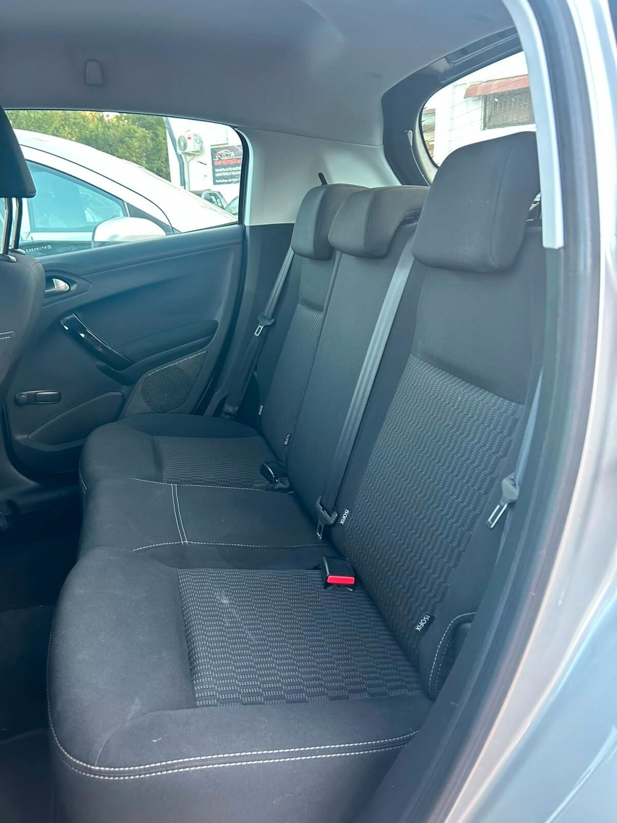 Peugeot 208 PureTech 82 5p. GPL Allure