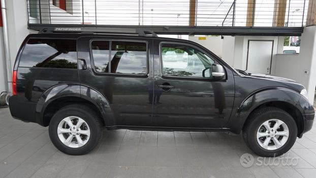 NISSAN Pathfinder 2.5 dCi LE