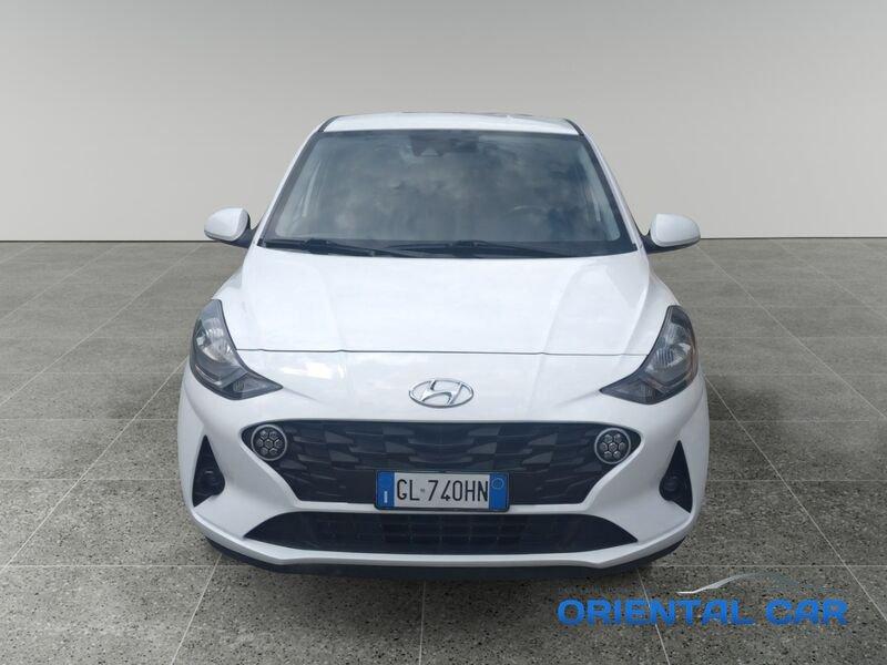 Hyundai i10 i10 1.0 TECH + CONNECT PACK + SENSORI DI POSTEGGIO + VETRI OSCURATI + TRENO DI GOMME INVERNALI
