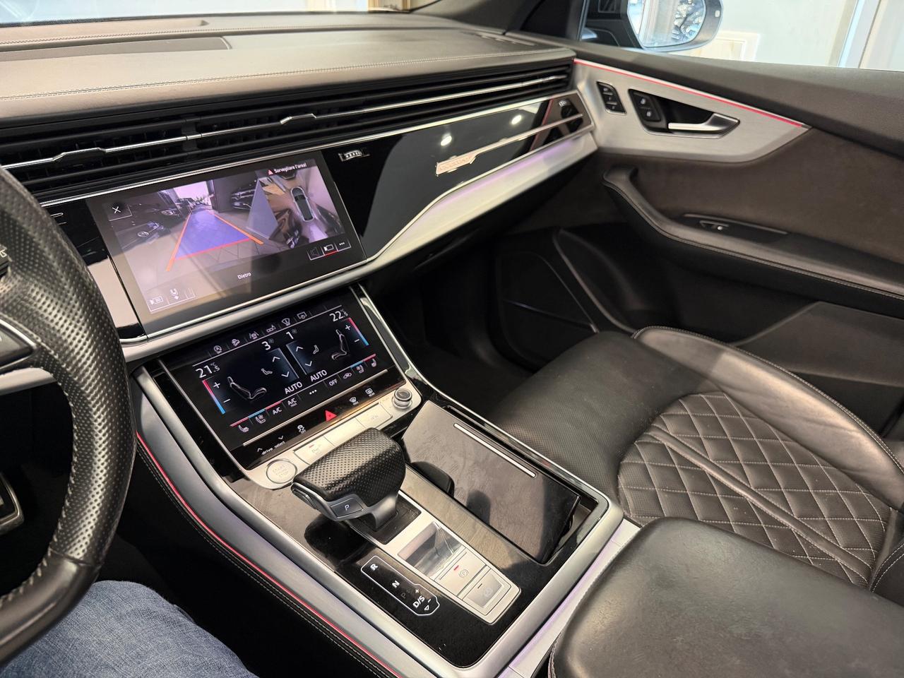 Audi Q8 45 TDI quattro tiptronic S-LINE..