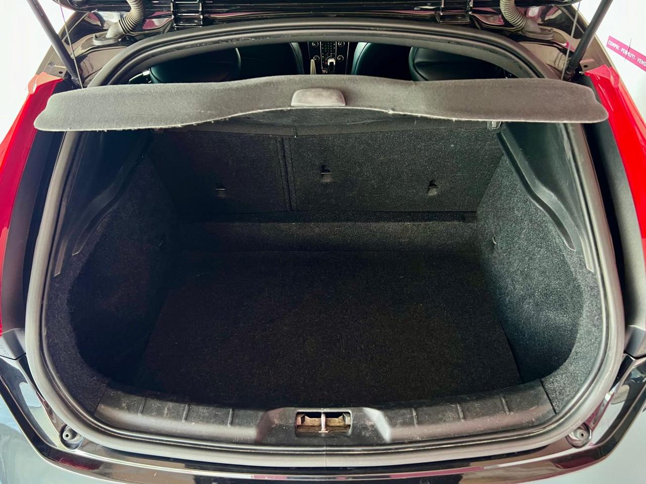 VOLVO V40 (2012-2020) V40 D2 R-design