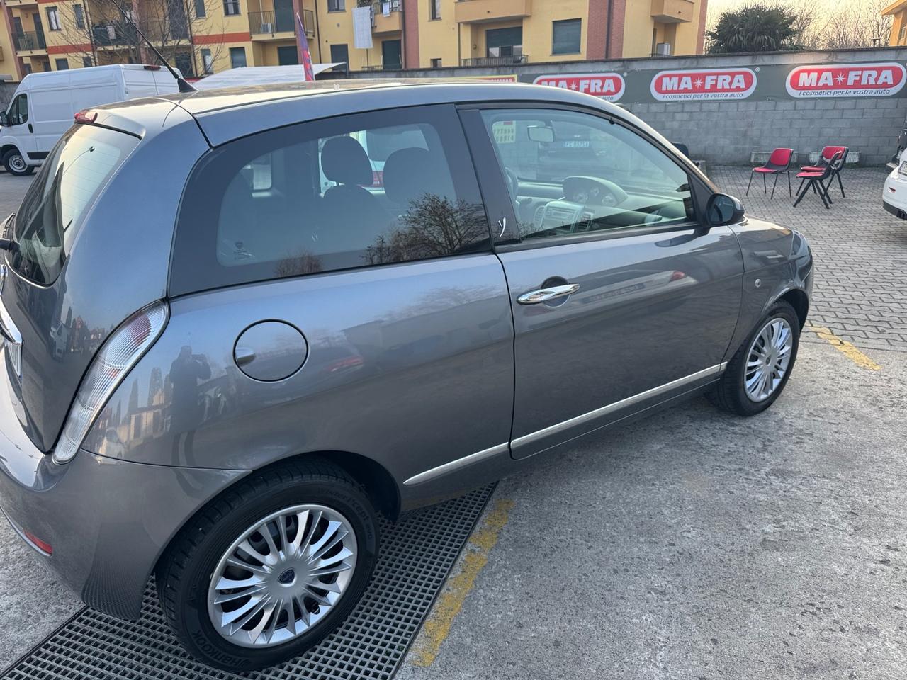 Lancia Ypsilon 1.2 benzina neopatentati
