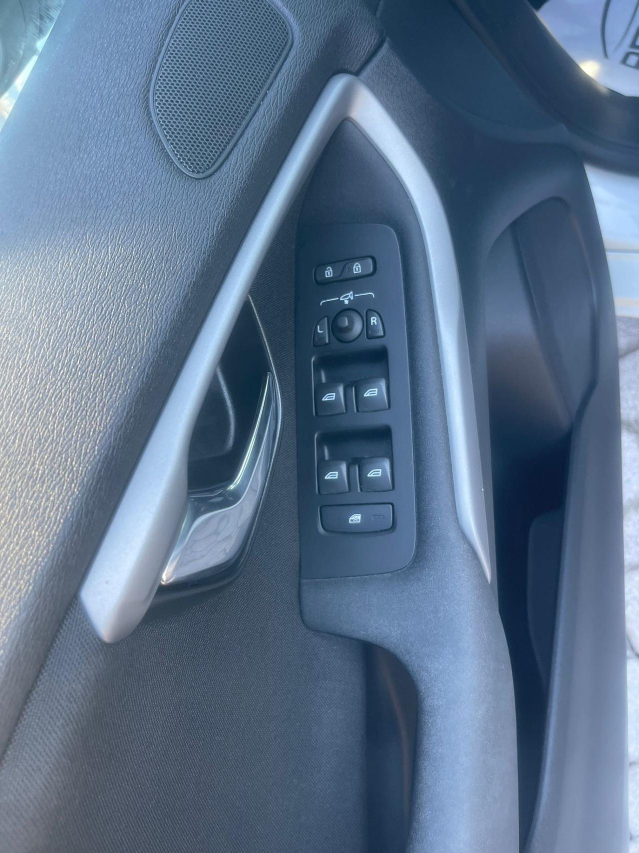 Volvo V40 D2 R-design