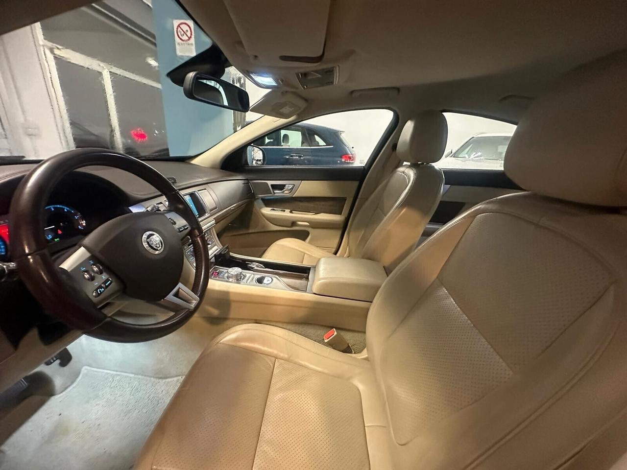 Jaguar XF 2.7D V6 Premium Luxury