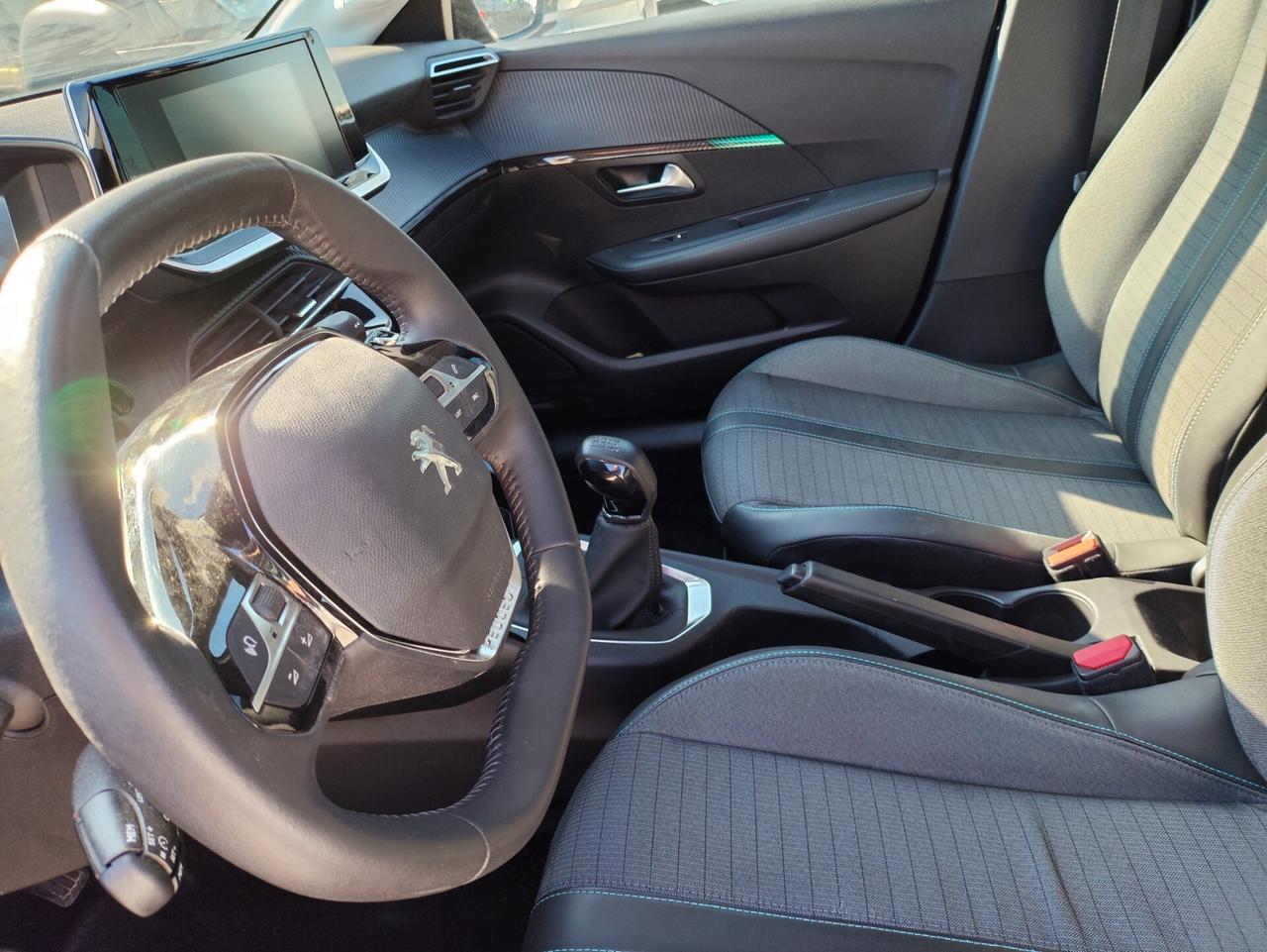 Peugeot 208 PureTech 75 Stop&Start 5 porte Allure – 2022 – 10.100 km . Vendita senza IVA (regime del margine)