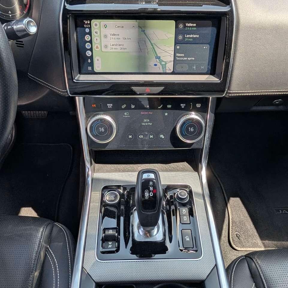 Jaguar XE 2.0 250cv R-Dynamic SE Pelle Navi