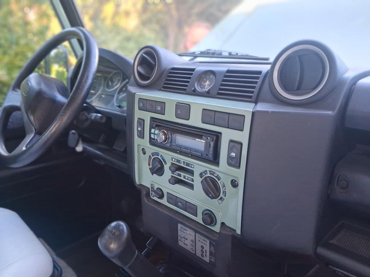 Land Rover Defender 90 2.2 TD4 Station Wagon E N1