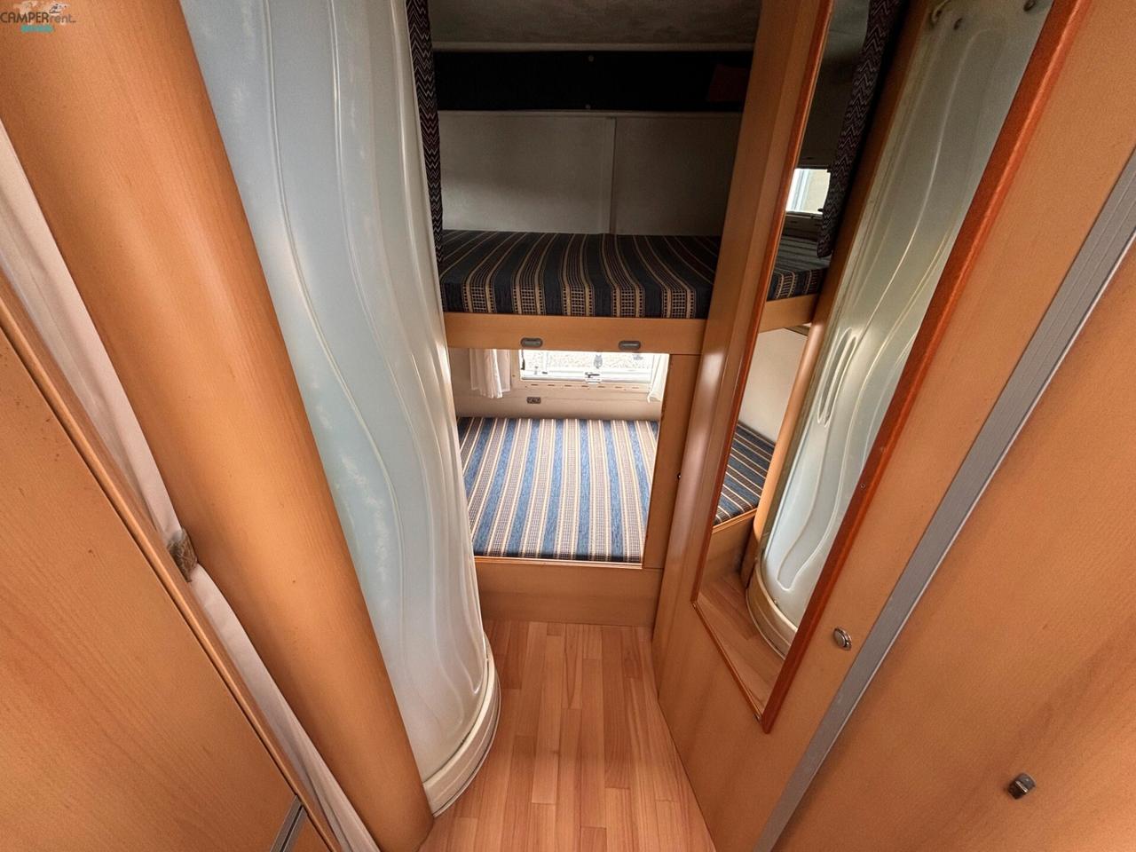 ELNAGH SUPER D 111c - MANSARDATO CON LETTI A CASTELLO IN CODA