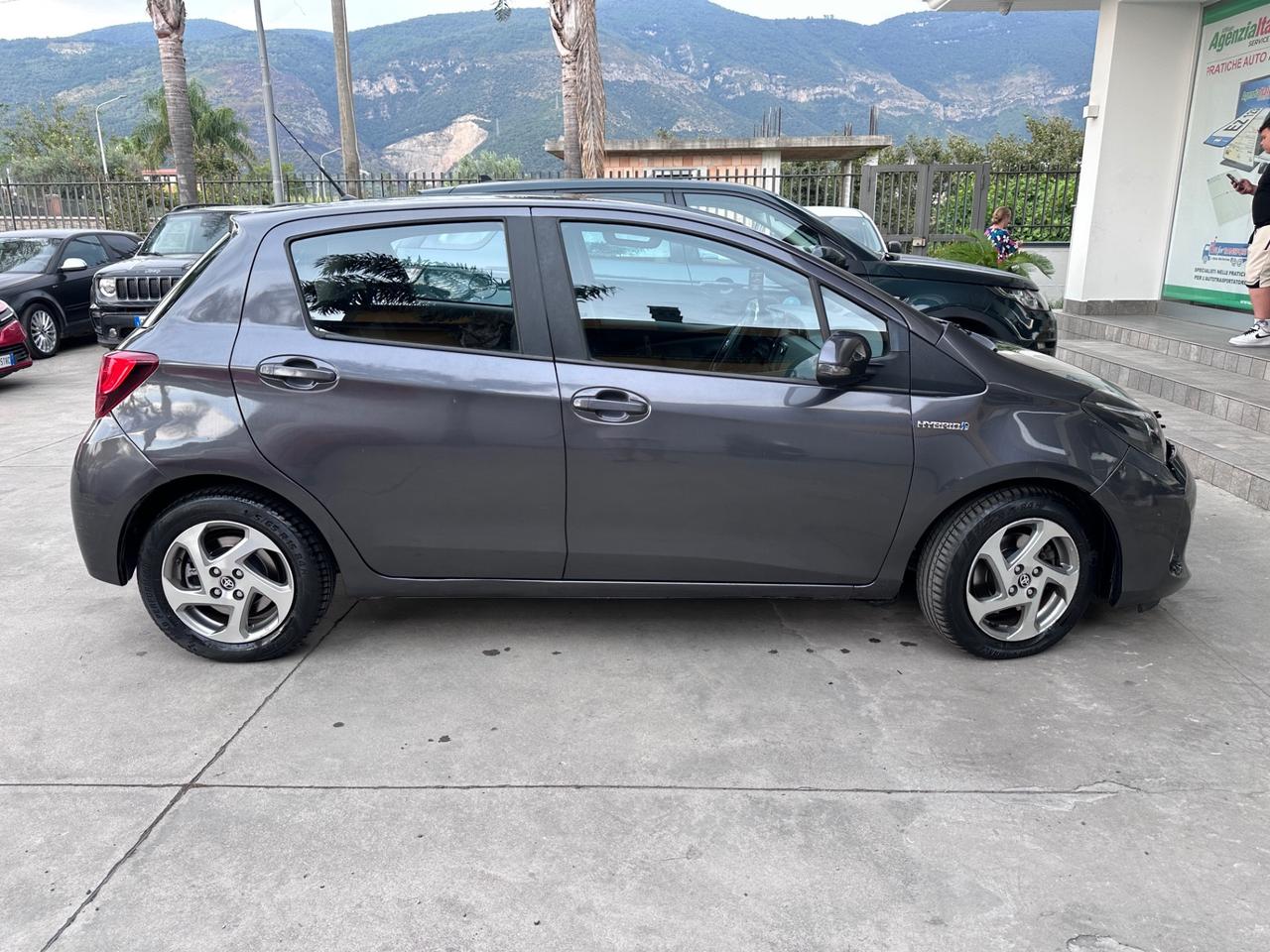 Toyota Yaris 1.5 Hybrid 5 porte Business