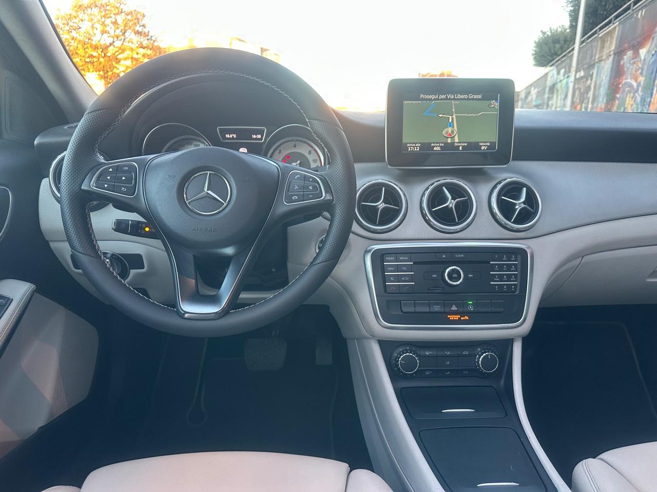 MERCEDES GLA 180 PREMIUM/AUT+TETTO+LED+NAVI+R.CAMERA