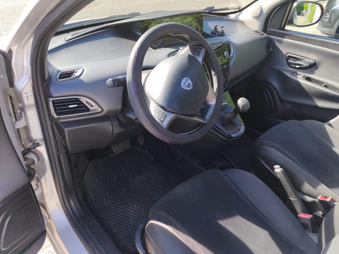 Lancia Ypsilon 0.9 TwinAir 85 CV 5 porte S&S DFN Platinum