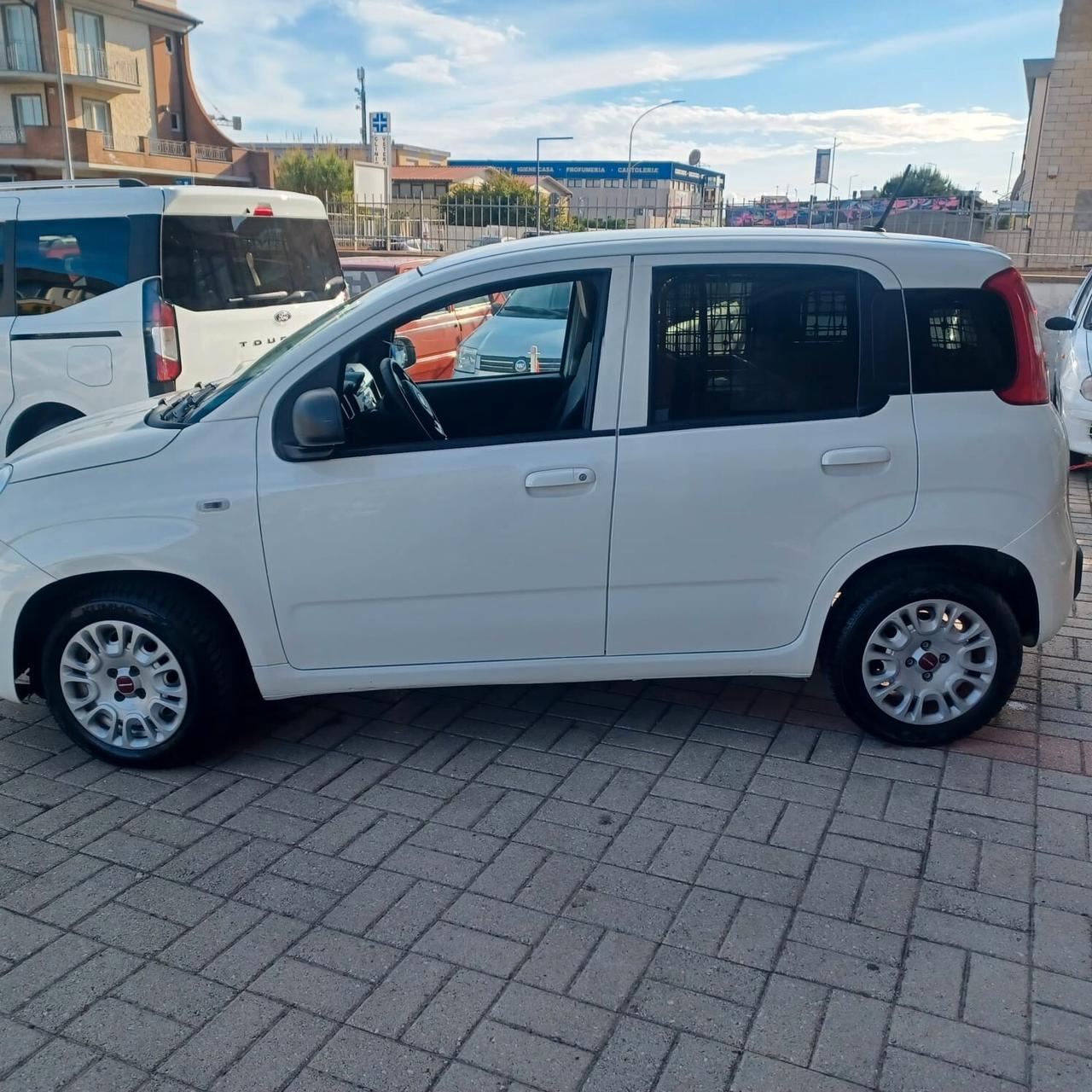 35188KM FIAT PANDA VAN 1.0 HYBRID IVA ESPOSTA