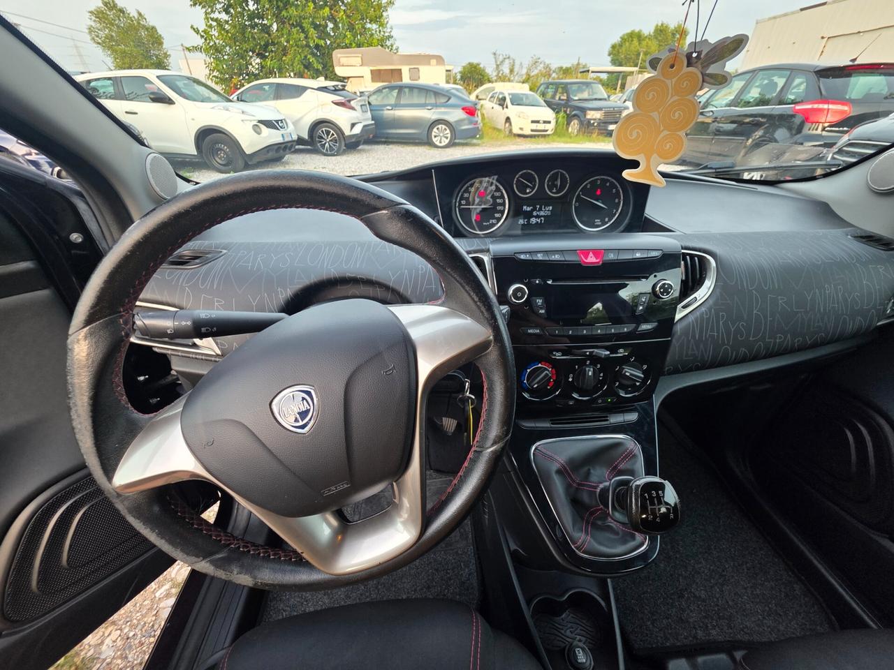 Lancia Ypsilon 1.2 69 CV 5 porte Platinum