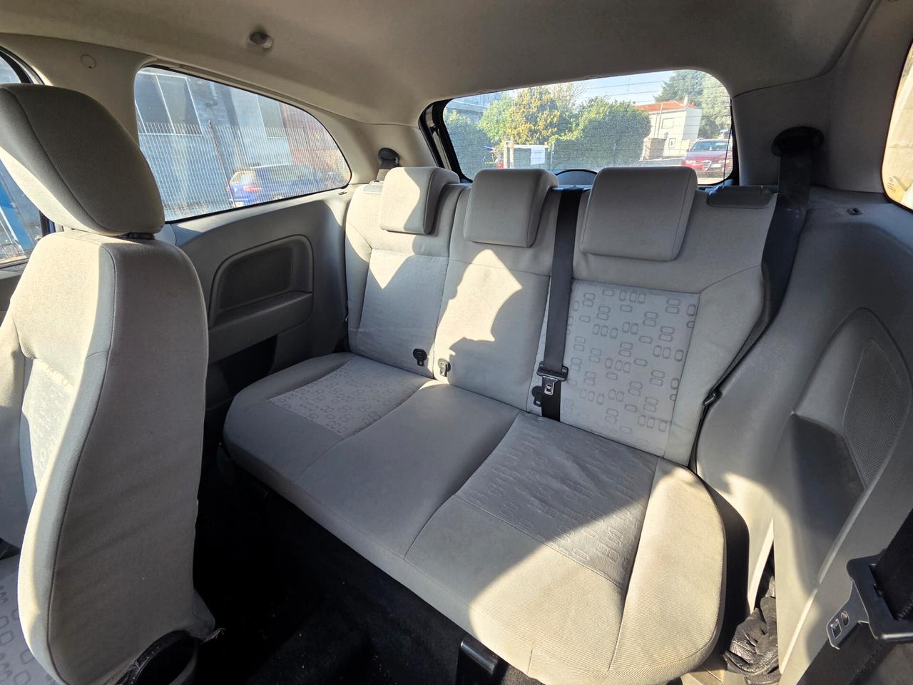 Ford Fiesta 1.2 16V 3p. Ambiente